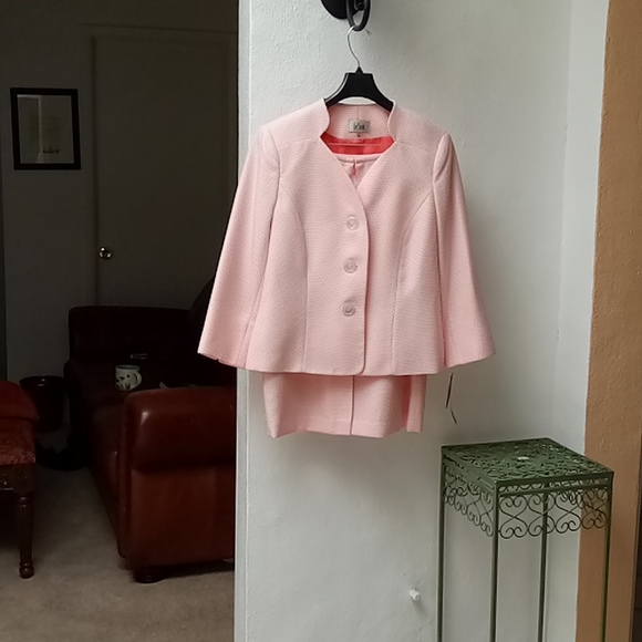 Le Suit Skirt Suit - Picture 5 of 13